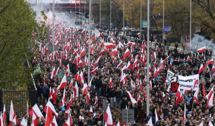 פולנים מפגינים נגד מהגרים (צילום: רויטרס)