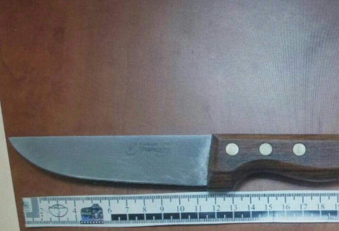הסכין שנמצאה ברשות הקטין (צילום:  חטיבת דובר המשטרה)