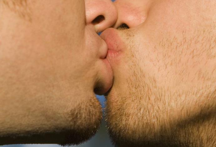 הומוסקסואלים, נשיקה (צילום:  אינגאימג)