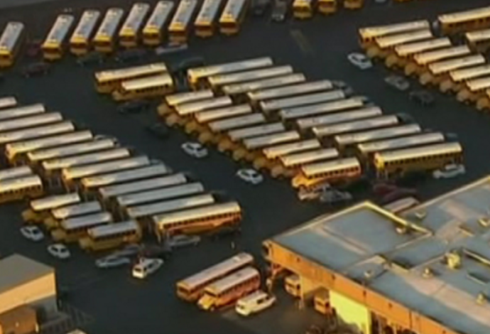 תחנת אוטובוסים בלוס אנג'לס לאחר האיום בפצצה, צילום מסך מתוך BBC (צילום:  צילום מסך)