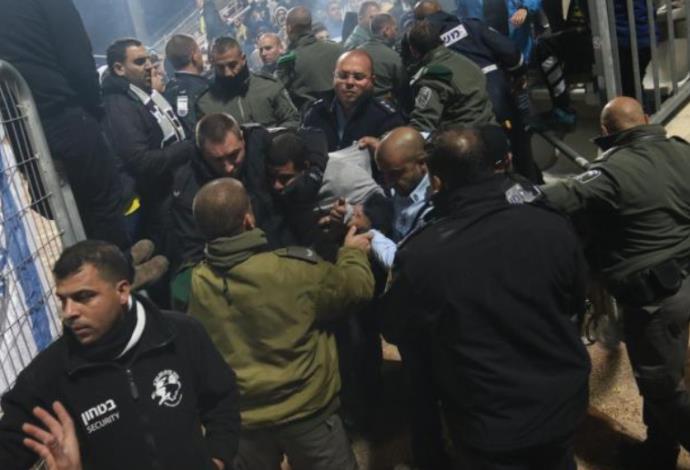אלימות במגרשי הכדורגל (צילום:  ערן לוף)