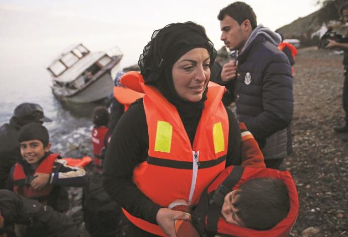 מהגרים סורים בחופי יוון (צילום:  רויטרס)