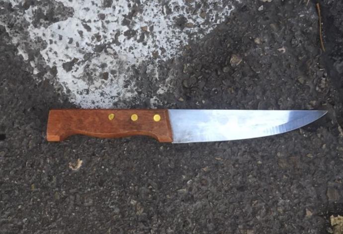 הסכין ששימשה לפיגוע ליד התחנה המרכזית בירושלים (צילום:  חטיבת דובר המשטרה)