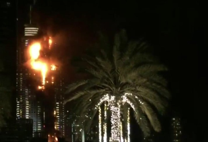 אש פרצה בבית מלון, דובאי (צילום:  צילום מסך)