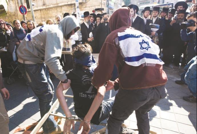 הפגנה בירושלים של אנשי ימין נגד עינויים בחקירות שב"כ (צילום:  נתי שוחט, פלאש 90)