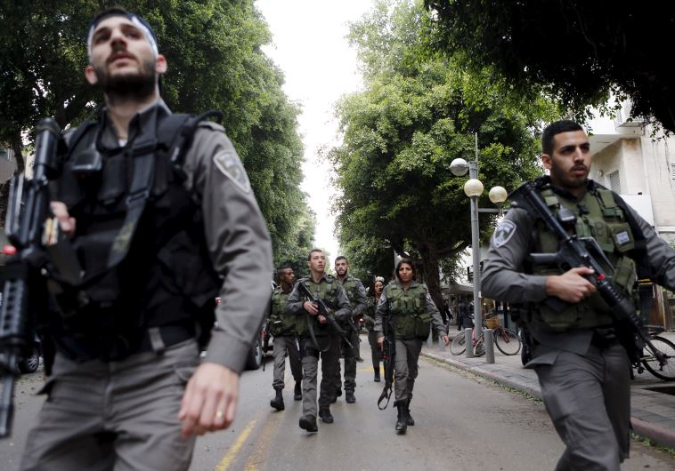 כוחות הביטחון סורקים את תל אביב. צילום: רויטרס