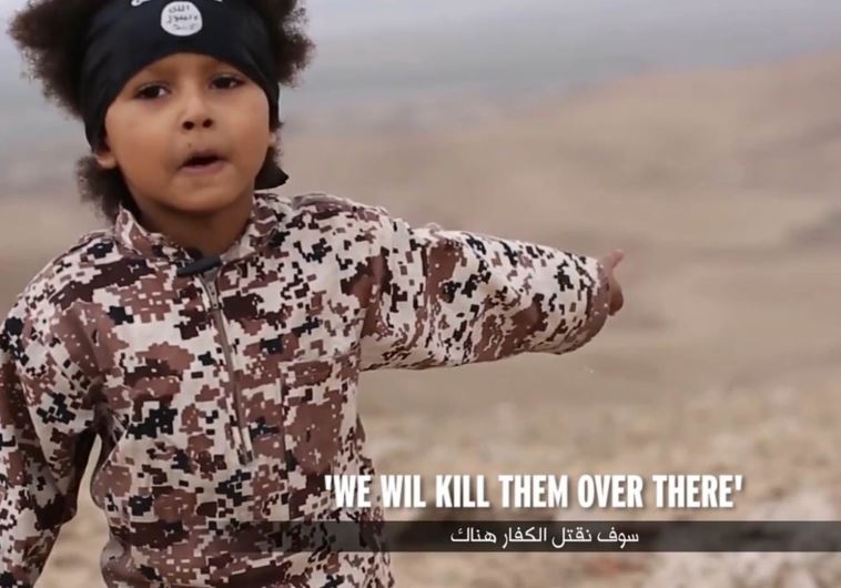 "גורי החליפות" ילד בסרטון תעמולה של דאעש. צילום: צילום מסך