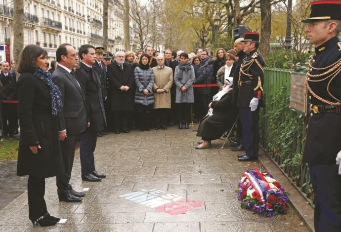 הנשיא הולנד בטקס הזיכרון לנרצחי ״שארלי הבדו״ (צילום:  רויטרס)