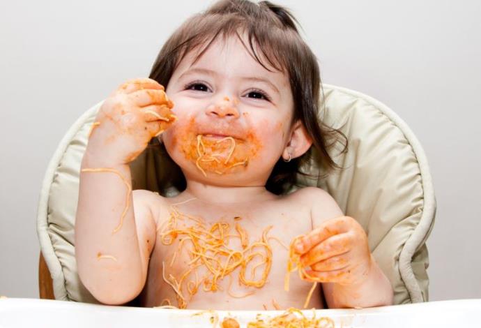 תינוק אוכל (צילום:  ingimage ASAP)