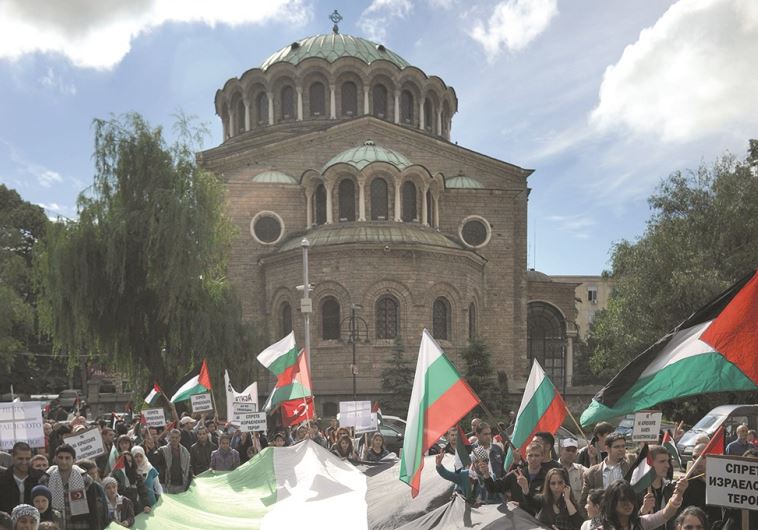 הפגנה אנטי ישראלית בבולגריה. צילום: AFP  