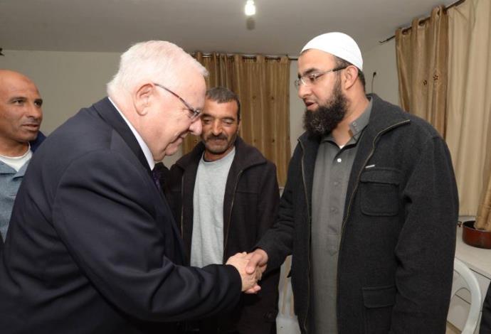 ריבלין מבקר את משפחתו של אמין שעבאן שנרצח בפיגוע בתל אביב (צילום:  מארק ניימן, לע"מ)