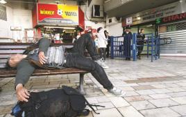 הומלס בתחנה המרכזית בתל אביב  (צילום: ניקי קלווין, פלאש 90)