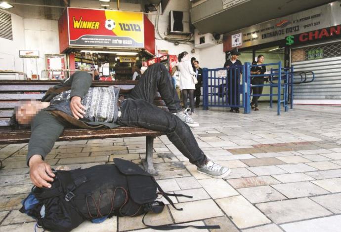 הומלס בתחנה המרכזית בתל אביב  (צילום:  ניקי קלווין, פלאש 90)