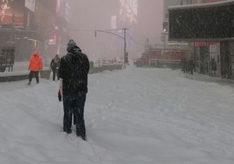 סופת שלגים בטיימס סקוור בניו יורק. צילום: שלמה בר 