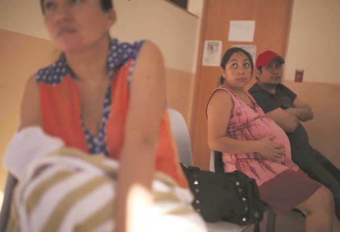 אשה בהריון בדרום אמריקה (צילום:  רויטרס)