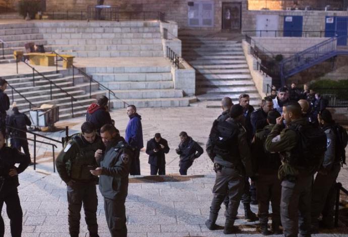 כוחות הביטחון באזור שער שכם (צילום:  יונתן זינדל, פלאש 90)