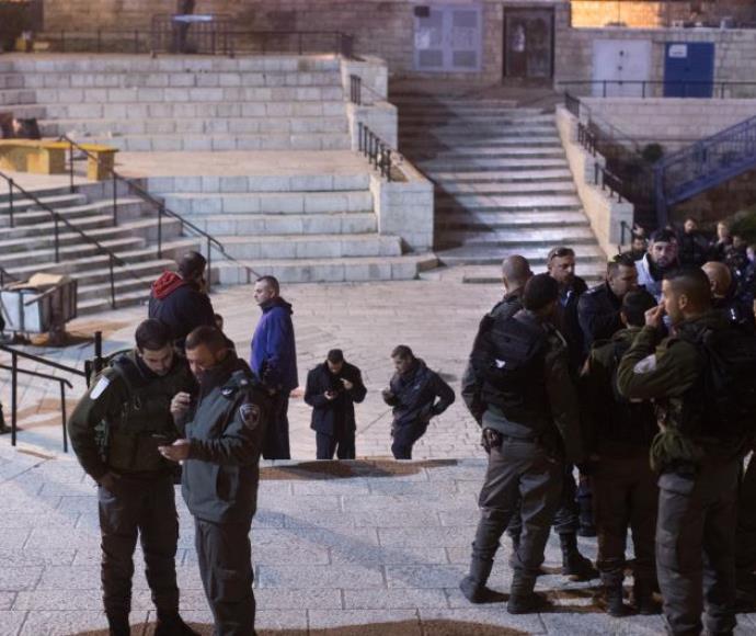 כוחות הביטחון באזור שער שכם (צילום: יונתן זינדל, פלאש 90)