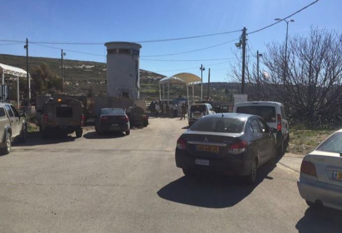 זירת פיגוע הירי במחסום ליד בית אל  (צילום:  רבש"צ בית אל רפי אלוש)