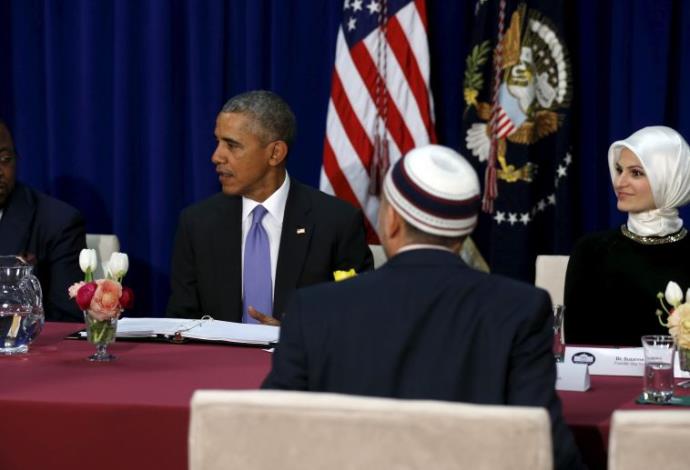 אובמה עם ראשי הקהילה המוסלמית בבולטימור  (צילום:  רויטרס)