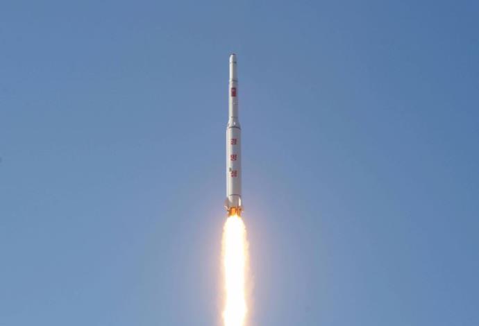 שיגור הטיל הבליסטי ע"י קוריאה הצפונית (צילום:  רויטרס)