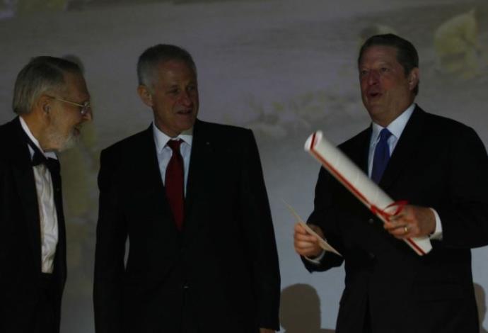 אל גור מקבל את פרס דן דוד  (צילום:  רוני שוצר, פלאש 90)