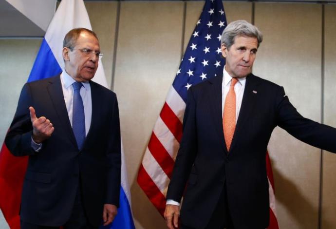 ג'ון קרי וסרגיי לברוב בשיחות על הפסקת אש בסוריה (צילום:  רויטרס)