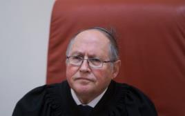 השופט בדימוס אליקים רובינשטיין (צילום: יונתן זינדל, פלאש 90)