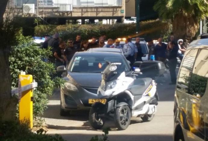 זירת רצח הצעירה בתל אביב  (צילום:  דוברות המשטרה)