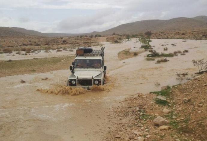 רכב של יחידת חילוץ רמת נגב בנחל צין (צילום:  לירן רוזנפלד)