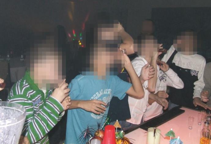 ילדים שותים בבר ללא אלכוהול (צילום:  עידנ'ס - בר אקטיבי לילדים)