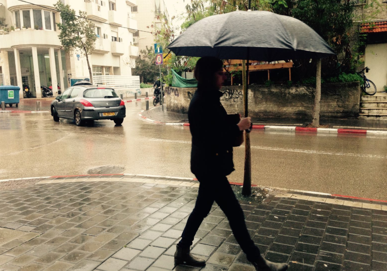 גשום בתל אביב. צילום: אבשלום ששוני