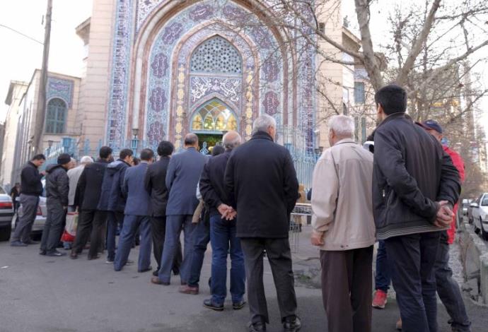תור לקלפי בבחירות באיראן (צילום:  רויטרס)