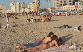 חוף הים בתל אביב (צילום: אבשלום ששוני)