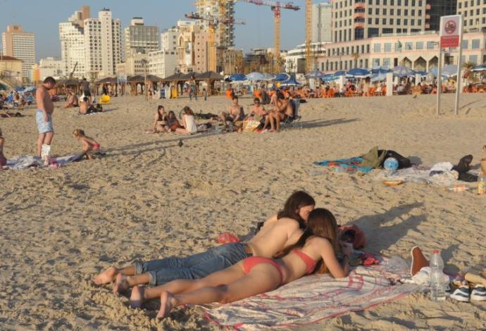 חוף הים בתל אביב (צילום:  אבשלום ששוני)
