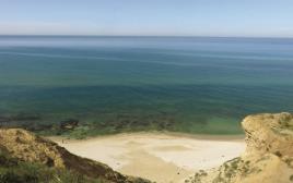 חוף הים בגן לאומי חוף השרון (צילום: מיטל שרעבי)