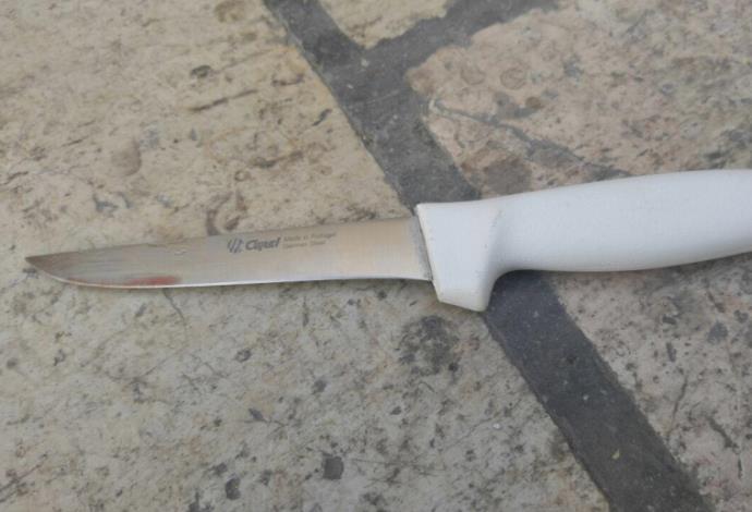 סכין המחבל משער יפו (צילום:  חטיבת דובר המשטרה)