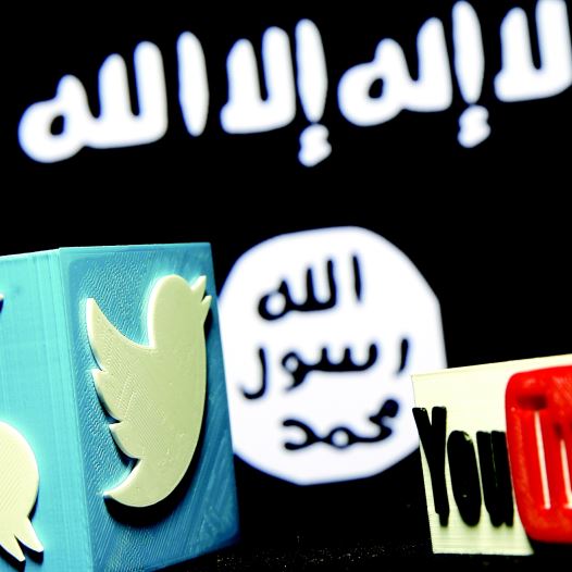 ההאקרים החליפו את התכנים בחשבונות טוויטר של דאעש בתכני פורנו להטב"ים.צילום: רויטרס