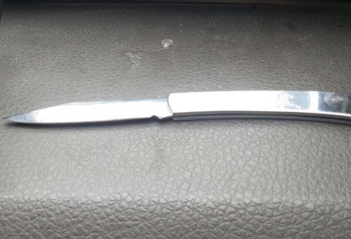 סכין שנתפסה על פלסטיני סמוך לשועפט (צילום:  חטיבת דובר המשטרה)