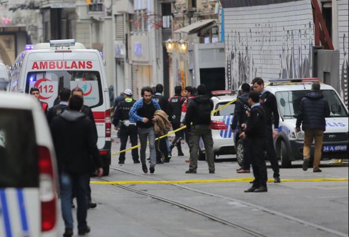 זירת פיגוע ההתאבדות באיסטנבול (צילום:  רויטרס)