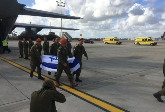 ארונות הקורבנות מטורקיה מגיעים לישראל  (צילום:  משרד החוץ)