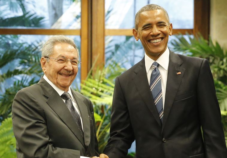 ברק אובמה וראול קסטרו בפגישה היסטורית. צילום: רויטרס
