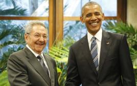 ברק אובמה וראול קסטרו בפגישה היסטורית (צילום: רויטרס)