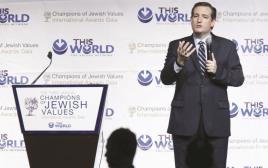 טד קרוז נואם בפני קהל יהודי בארה"ב (צילום: רויטרס)