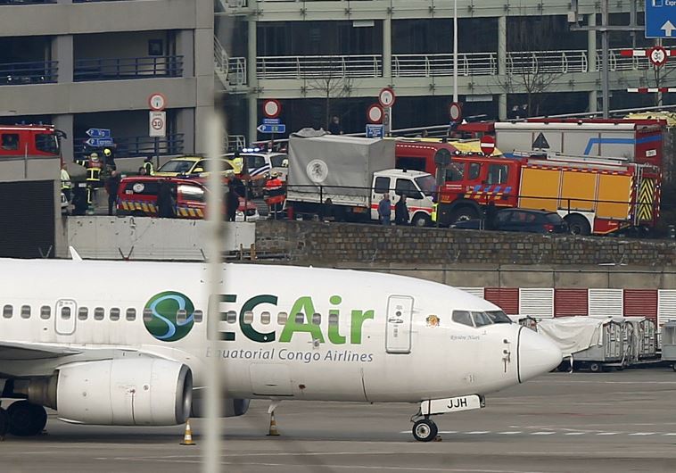 כוחות ההצלה בשדה התעופה בבריסל אחרי הפיגוע. צילום: רויטרס
