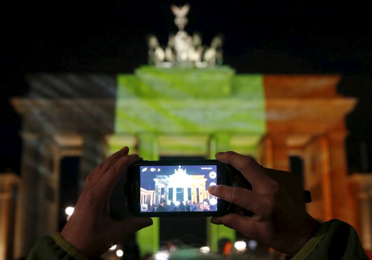 שער ברנדנבורג בברלין בצבעי דגל בלגיה. צילום: רויטרס
