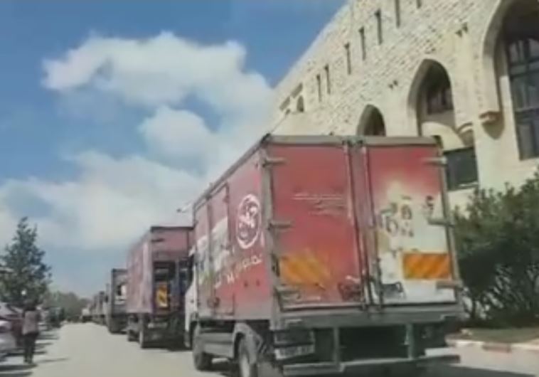משאיות פלסטיניות מחוץ למחסום ביתוניא במחאה 