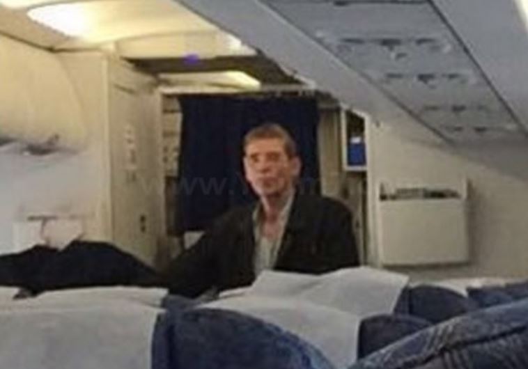 תמונת החוטף המצרי מתוך המטוס בקפריסין