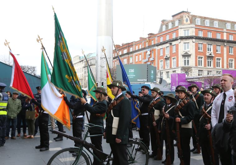 אירועים וזיכרון. פעילים לבושים במדי המורדים בדבלין. צילום: גרישא קמרז