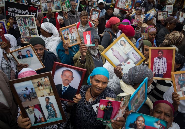 הפגנה של בני העדה האתיופית להעלאת בני הפלשמורה לישראל (צילום: יונתן זינדל, פלאש 90)