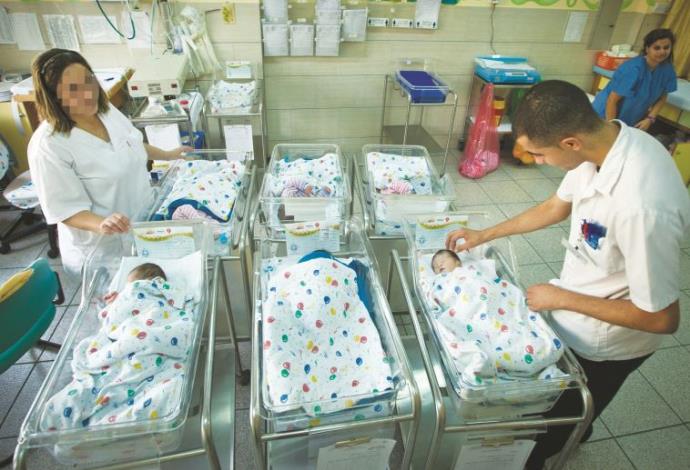 תינוקיה בבית חולים (צילום:  משה שי, פלאש 90)